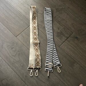 Two straps for pom-pom London bags.